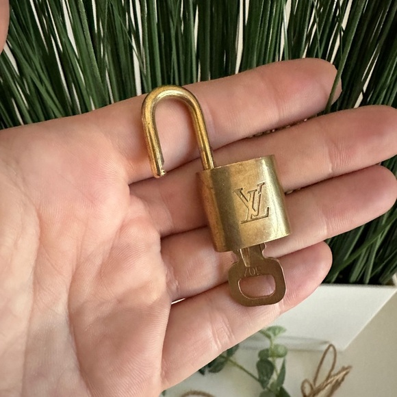 Louis Vuitton lock with key 316 - Picture 3 of 4